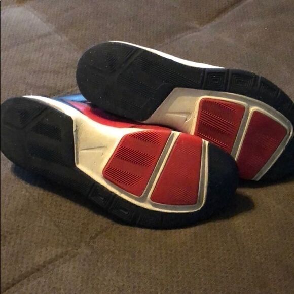 3/$15 or 5/$20 Boys size 7Y Nike stutter step basketball shoes - Picture 5 of 6